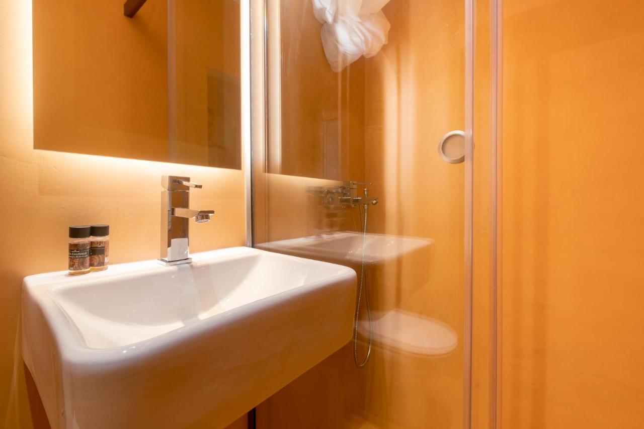 Old Town Gem - Elegant Guilford Apartment Corfu  Eksteriør billede